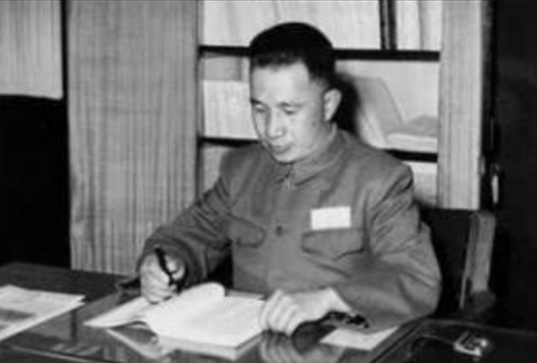 小威胁难回主力(1948年，中央提出换掉粟裕，陈毅：无论用谁代替他，都会全军覆没)