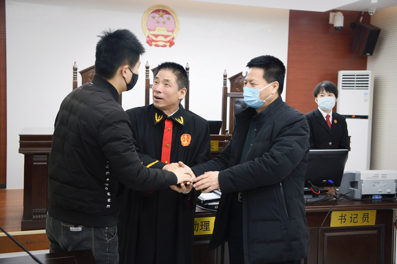 认真落实民诉法新规 咸阳中院院长独任审判当庭裁定促和谐