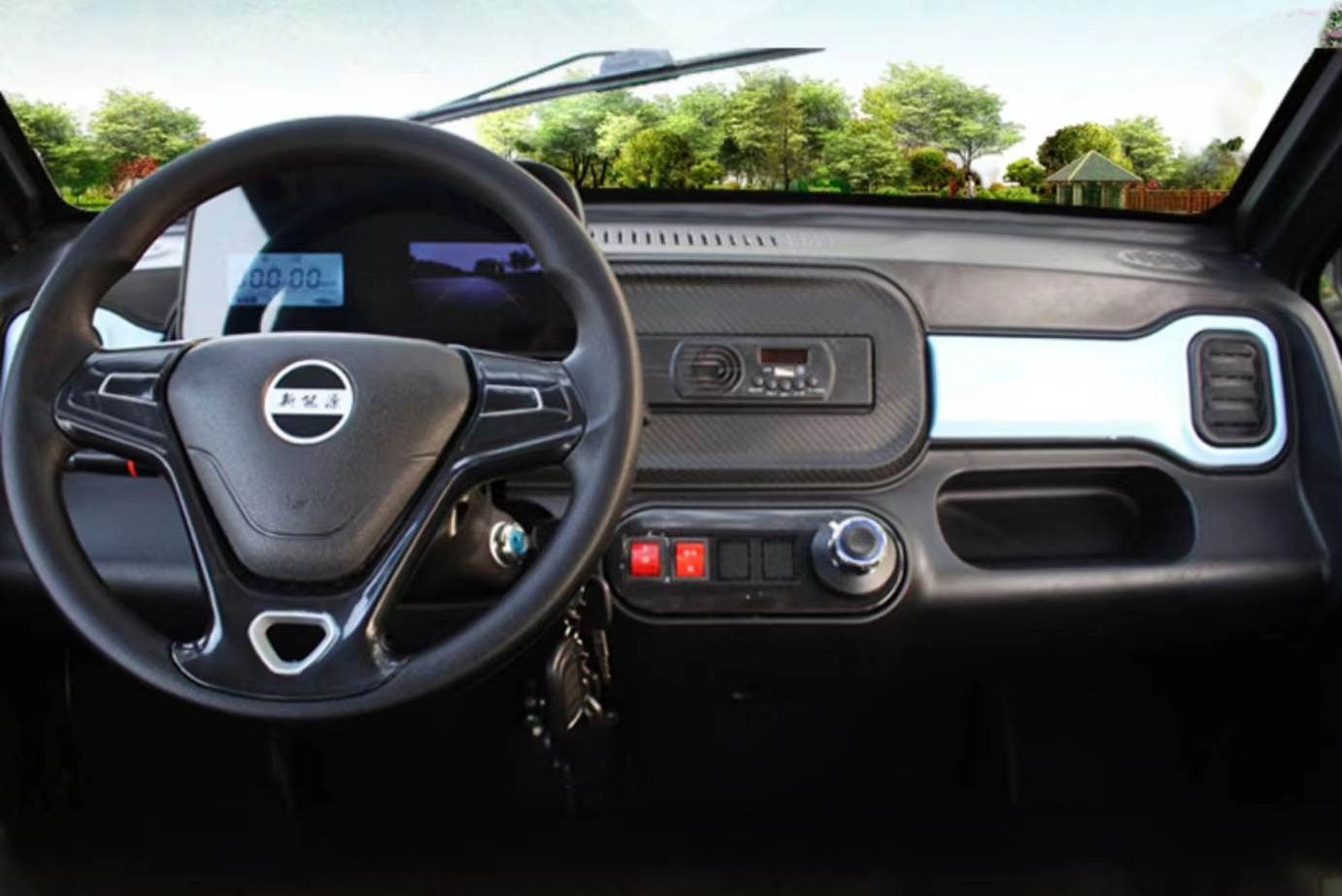 夏天老人选什么车代步?2款电动四轮,有空调能遮阳,价格还不高