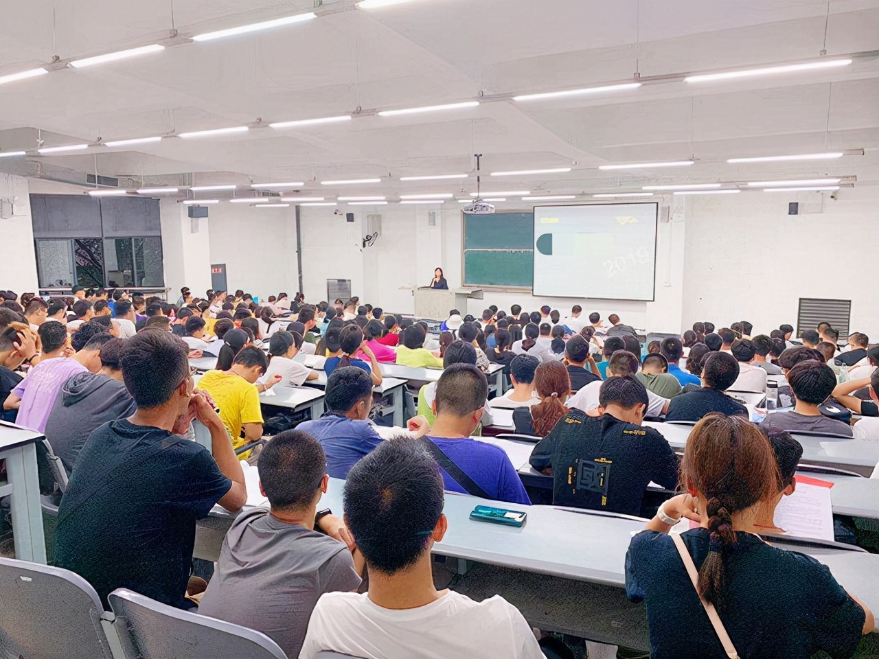 不靠颜值靠实力的三胞胎兄弟，原来学舞蹈，现在成了军营男子汉