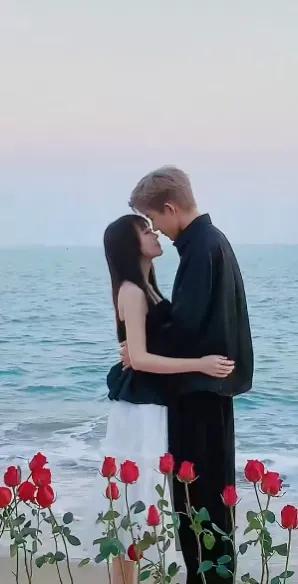 刷爆全网的小说婚礼男女主角李闪闪徐慧莹，真像他们说的一样吗？