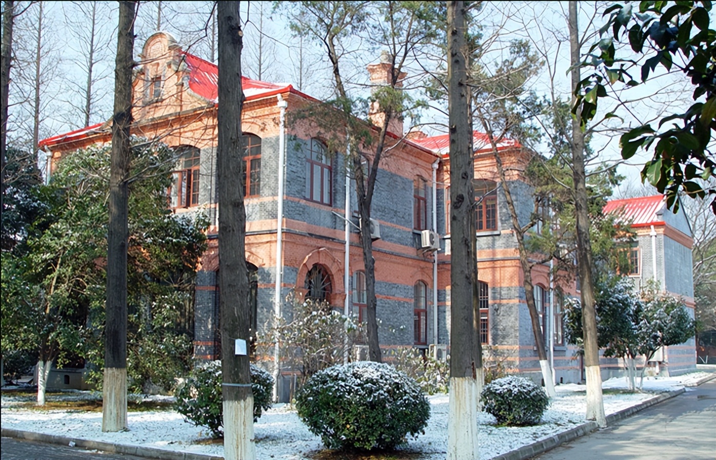 一班走出三院士、还坐拥“全国最美”盛誉！江苏这所双一流吸引世界目光！