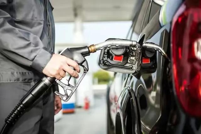 油价调整消息：今天是12月28日，调整后92、95号汽、柴油零售价