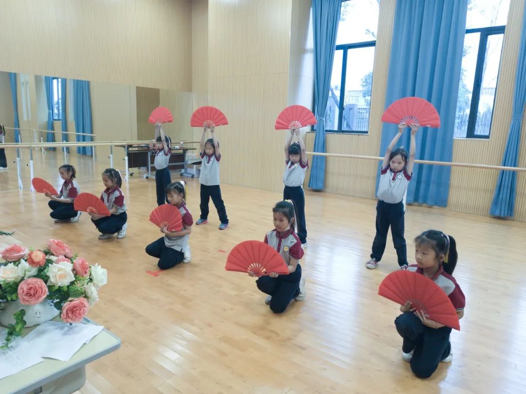 美在附小——记天府新区新兴中学附属小学开展第一届艺术节