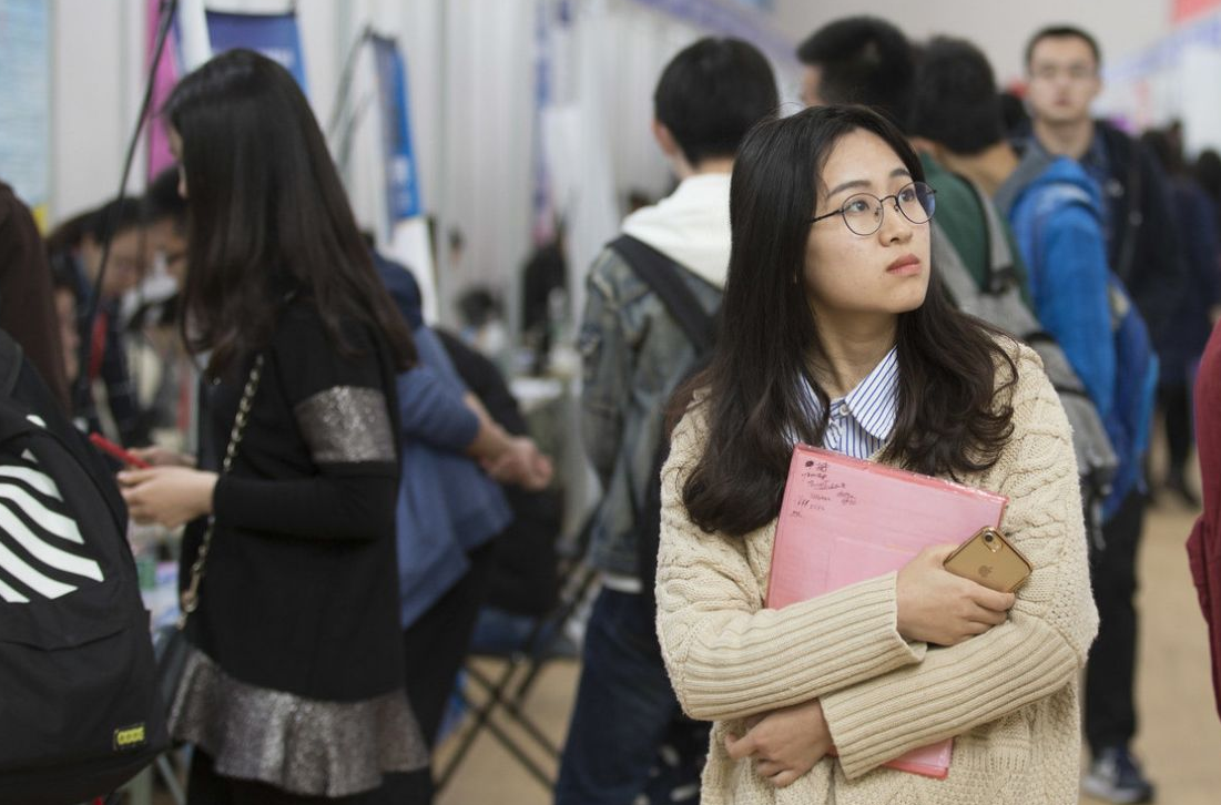 大学生能否独当一面(00后大学生越来越“佛系”，不怕挂科不考虑就业，辅导员说出原因)