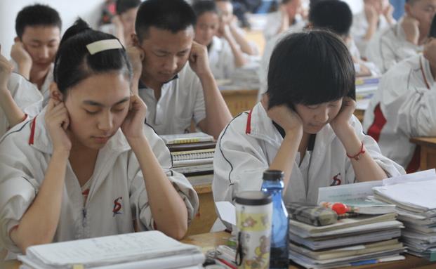 苏翊鸣深夜发问(苏翊鸣询问考清华难吗？清华大学调皮回复，网友在线cue北大)