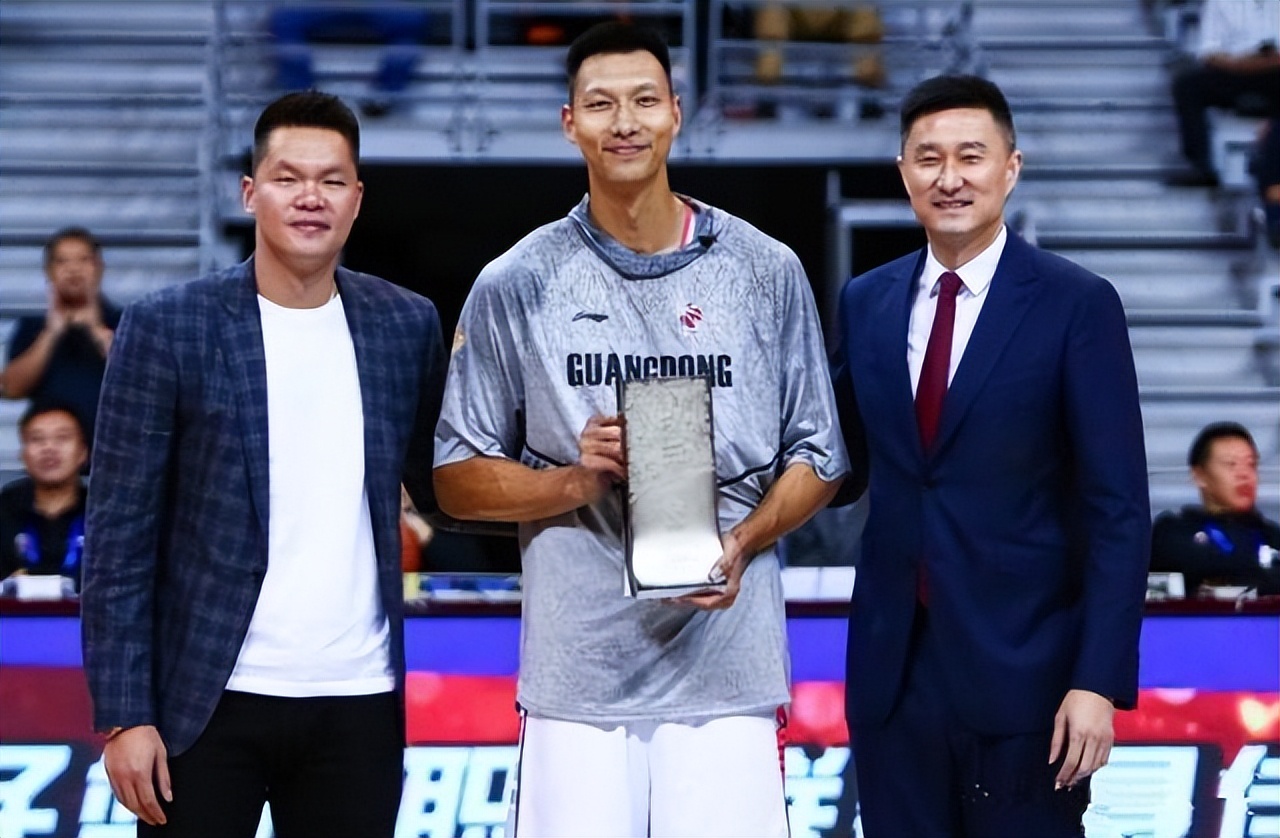 广东朱芳雨最新消息(接受任命,朱芳雨亮相新岗位,暂别广东男篮,联手