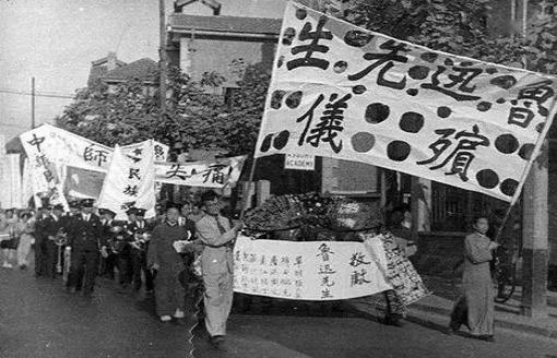 鲁迅首次到北大上课，学生们大笑不止，15分钟后教室里鸦雀无声