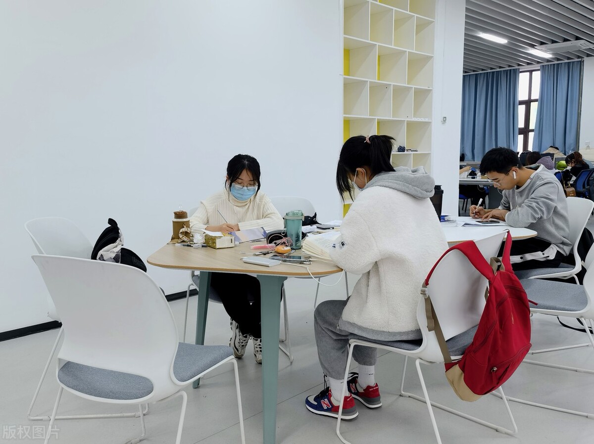 今年专升本考上了民办本科，学费很贵，还值得去吗？