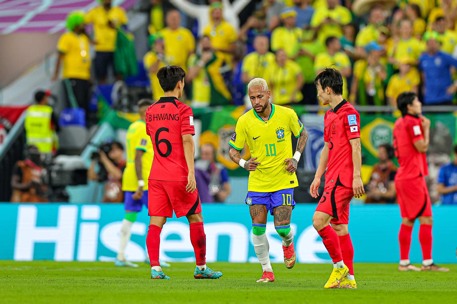 韩国球迷举牌挑衅：别忘记1-7惨案！巴西被激怒，狠狠打脸