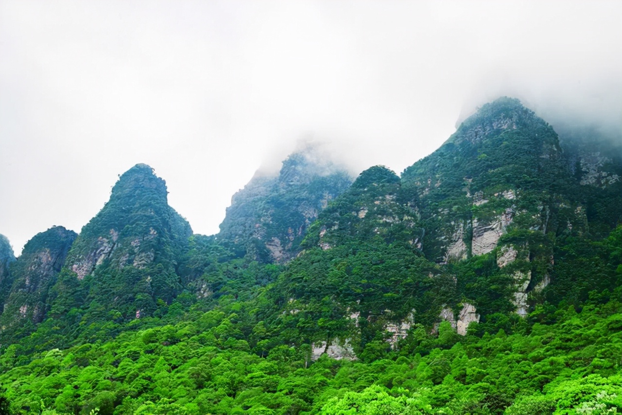 瑶山深处的旖旎风光，在这里看云海翻涌，不容错过的圣堂胜景