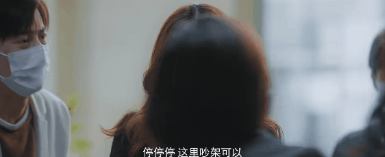 30岁老人狂奔的国产喜剧！满是狗的血，超“大尺度”的夜店群剧