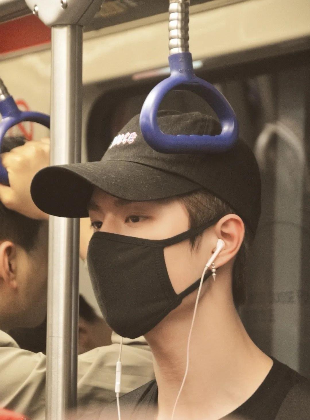 王一博没化妆也有点太好看啦