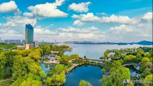 ����ѧ������Ů���ѵ�С��Ϻ��6��Сʱ����һ��࣬���ѣ��ھ���