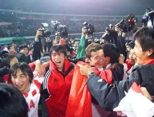 世界杯致青春！最难忘2002年，没想到是中国男足的巅峰期待雄起