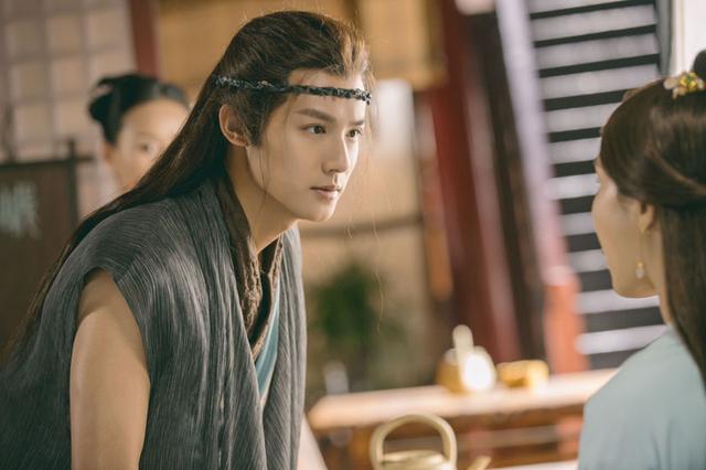 抹额造型别乱用，有人冷峻洒脱，有人呆萌可爱，关键还得脸型扛