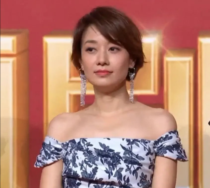 远离格格巫下巴、发面馒头脸，优雅老去才是中年女星最美的状态