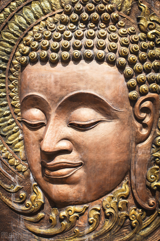 观音菩萨头顶上为什么顶着一尊佛？佛祖的发型为啥是“菠萝头”？