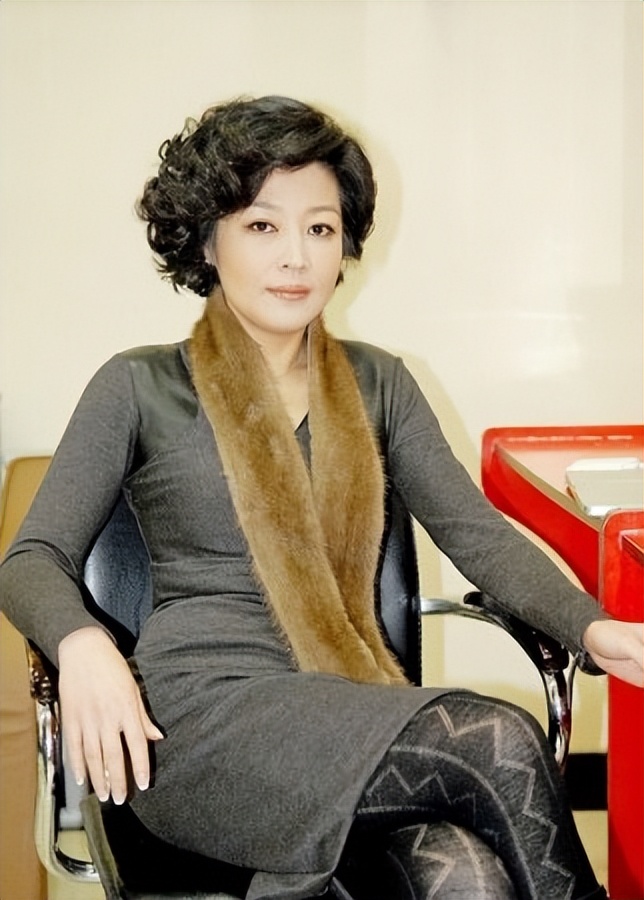 李咏妻子哈文:丈夫病逝4年,我依然是李家儿媳,给公婆生活费