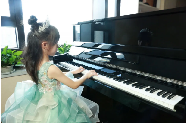 学钢琴的最晚年龄是几岁？学钢琴多大年纪学最合适