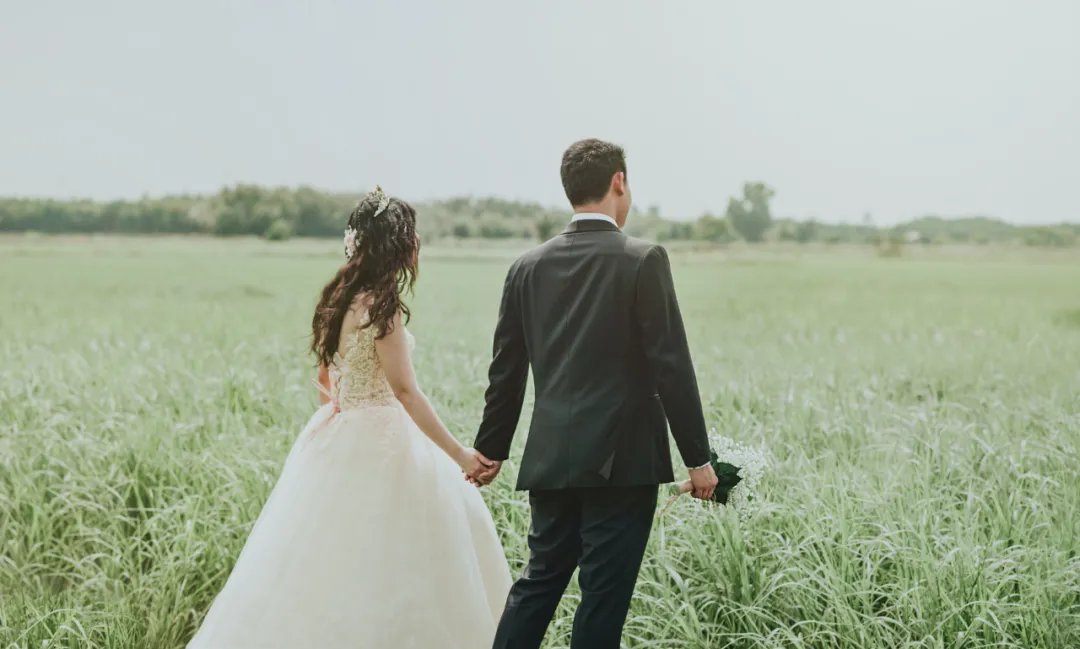 为什么要跨越1700公里，从北京飞赣州参加朋友婚礼，给钱不香吗？