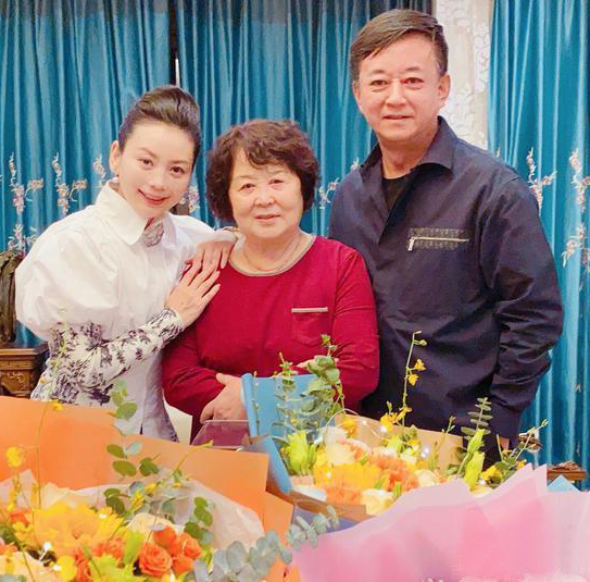 郁钧剑老婆图片(朱军的岳母含泪倾诉) - 赤虎壹号