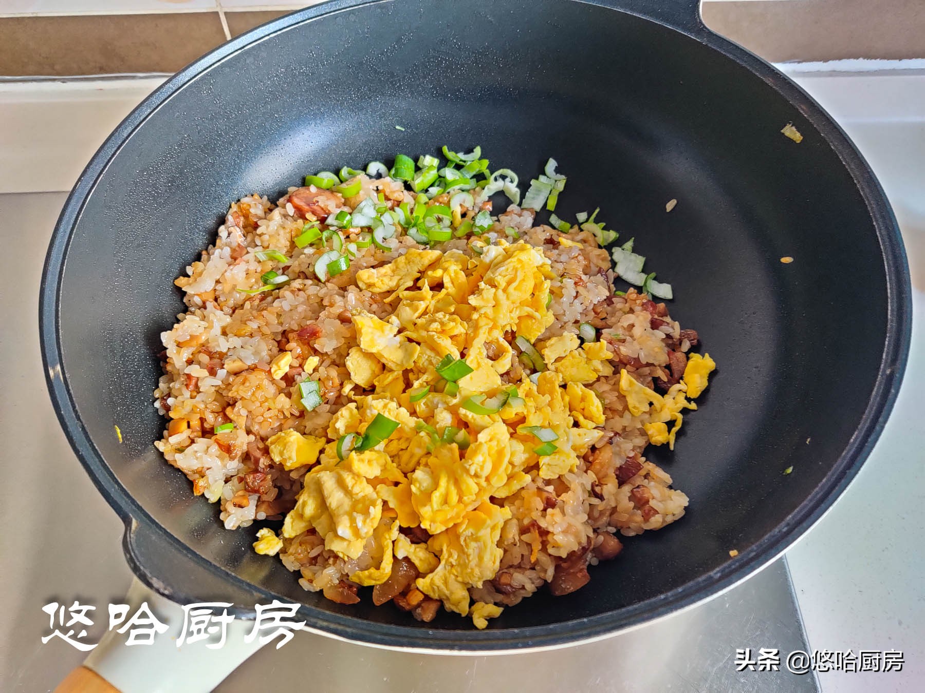 腊味飘香的季节，来一碗油润喷香的炒糯米饭吧，温暖你一整个冬天