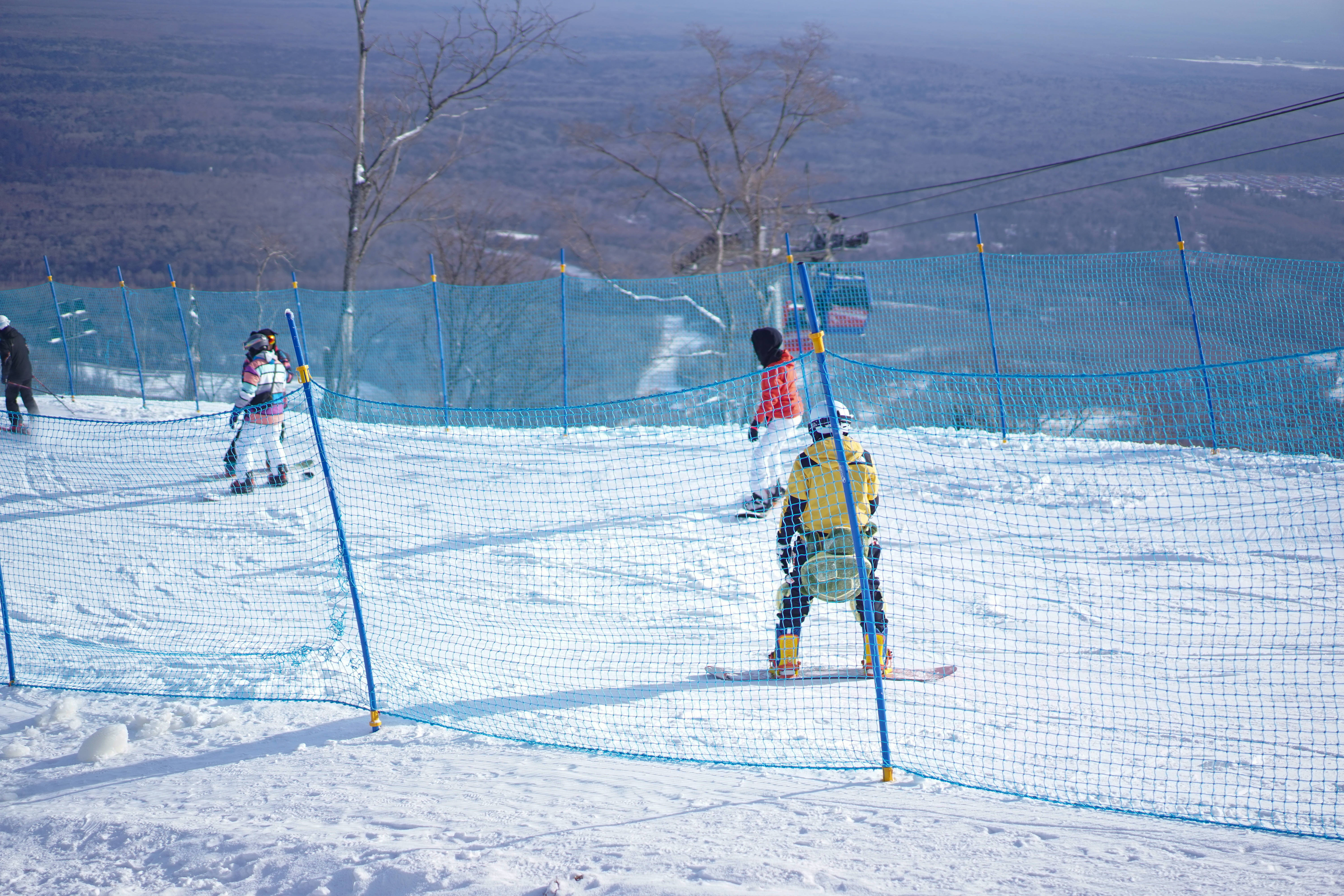 滑雪去哪里(全国最热门的4大滑雪场，不但高手如云，冰雪风光更壮美)