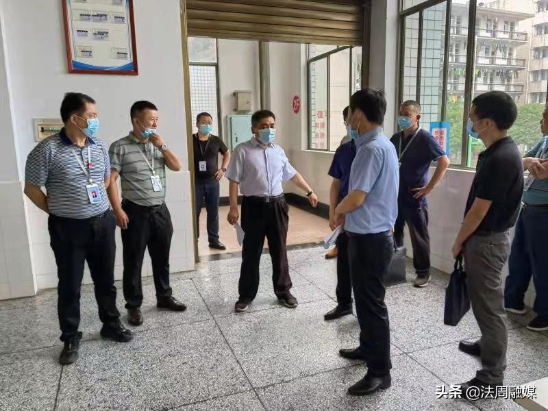 桃源县委副书记陈支文检查指导桃源九中考点考前准备工作