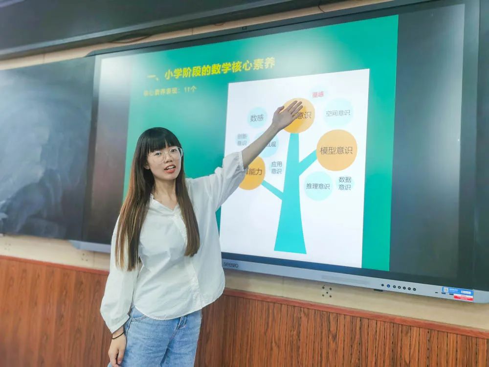 解读课标明要旨 赋能课堂向未来｜东升迎春小学学习解读“新课标”