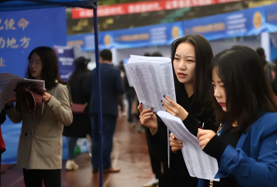 大学生毕业工资平均水平（大学生普遍月薪过万）