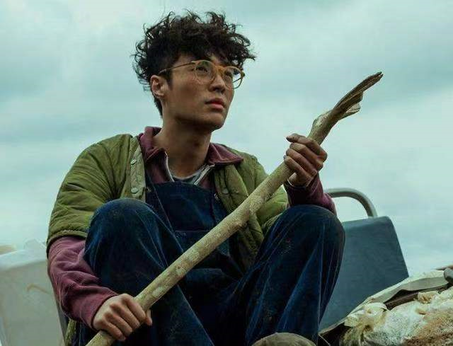 明星也“考编”？关晓彤张艺兴加入国家话剧院，刘昊然也进文工团