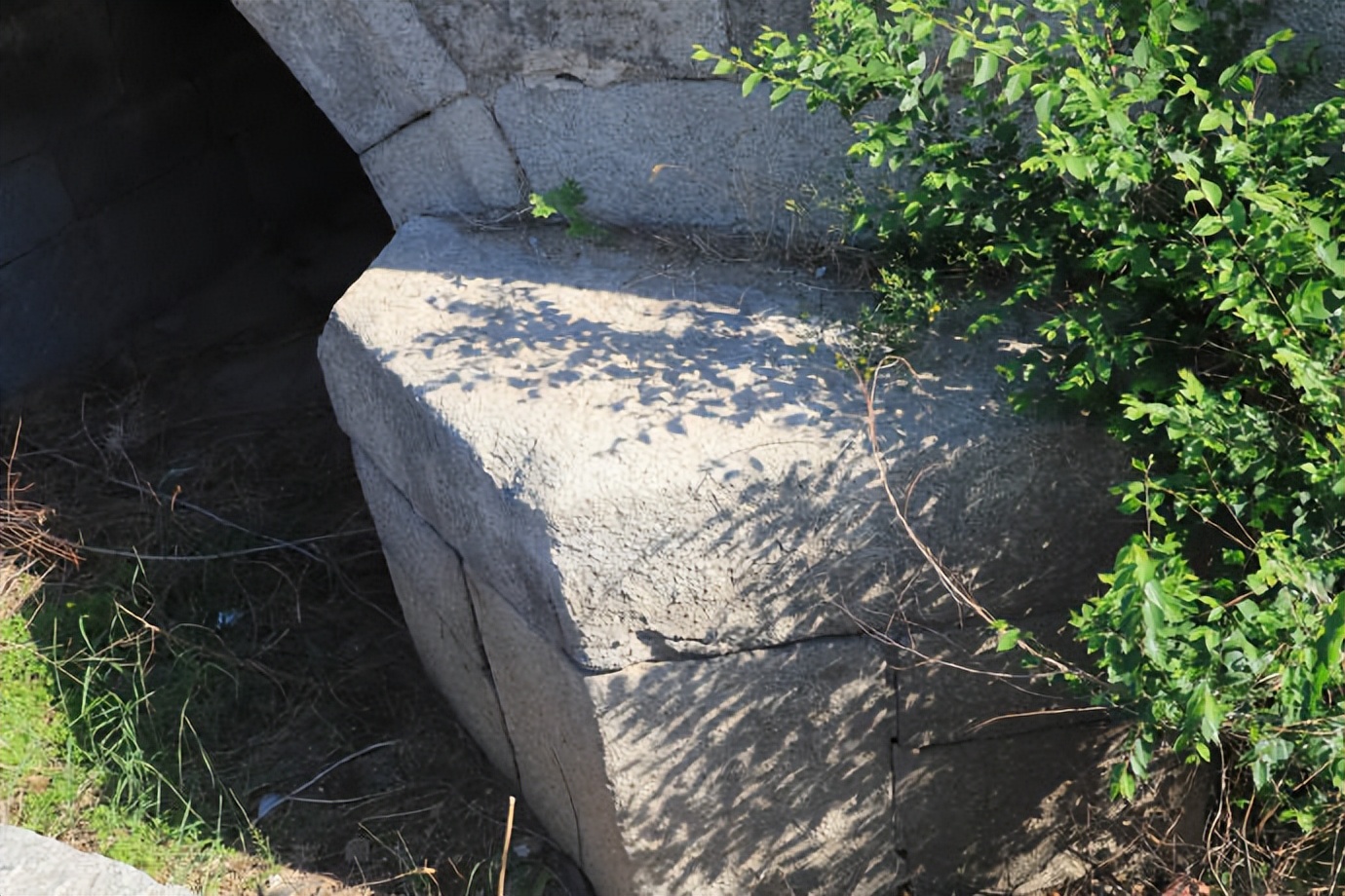 北京丰台有一座埋在地下的古桥，1990年才挖出来