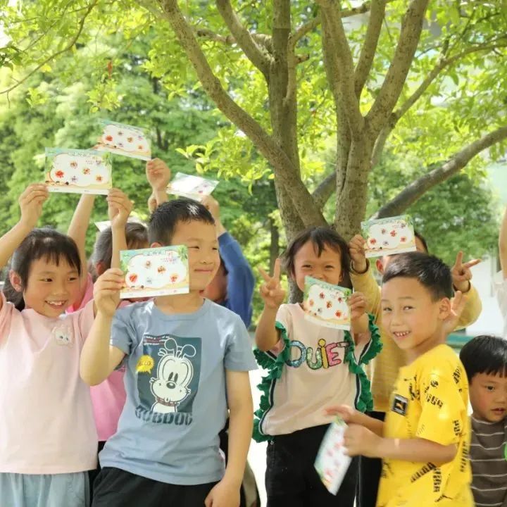 天府新区煎茶小学举行“童心向党，筑梦未来“一年级入队仪式