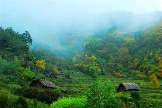 老妇人秀拿手好菜(74岁老奶奶，一人住深山31年，105岁一日三顿肉，做饭有“讲究”)