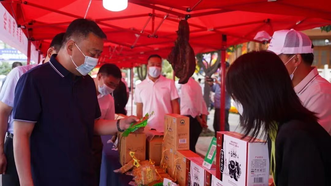 “陕货入苏”洛南县首届苏陕美食节暨农特产品展销活动开幕