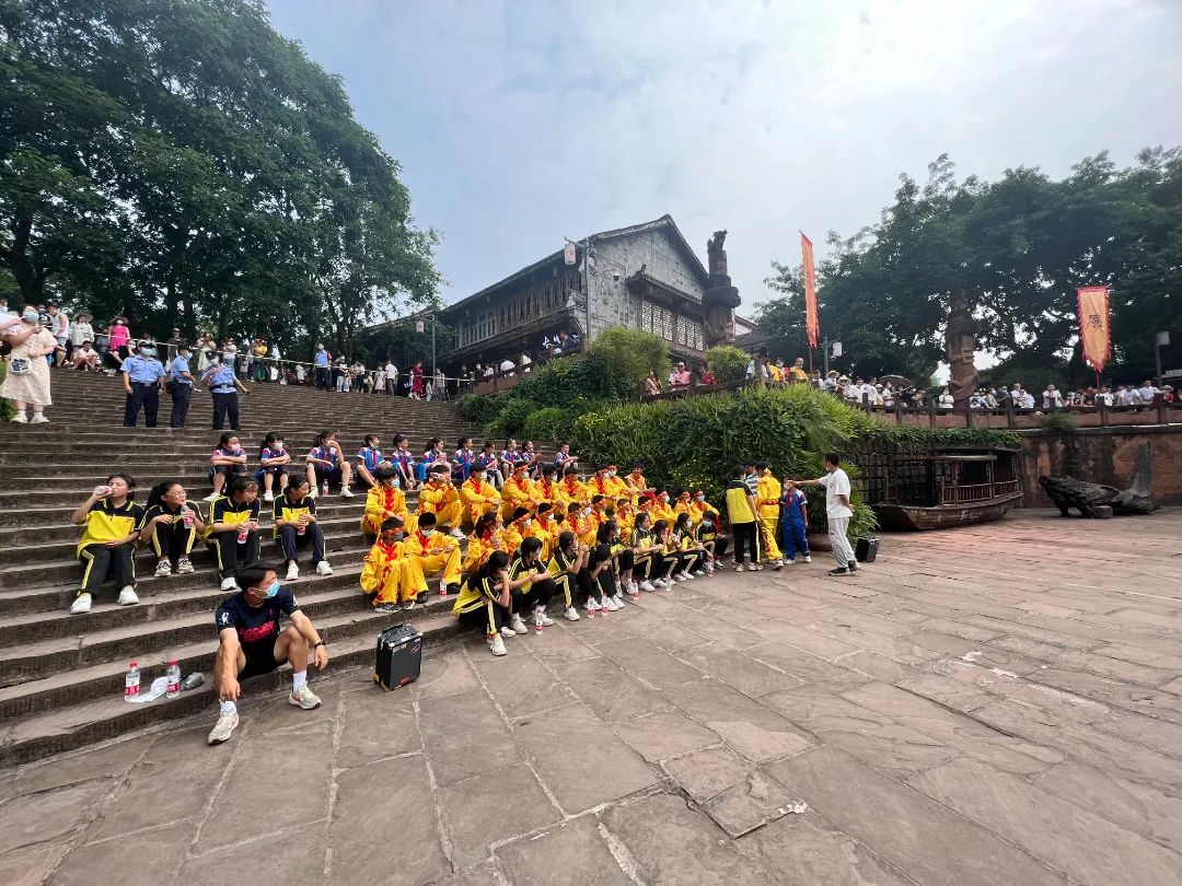 浓情端午 鼓乐龙腾——黄龙溪学校小龙队受邀参加景区文化展演活动