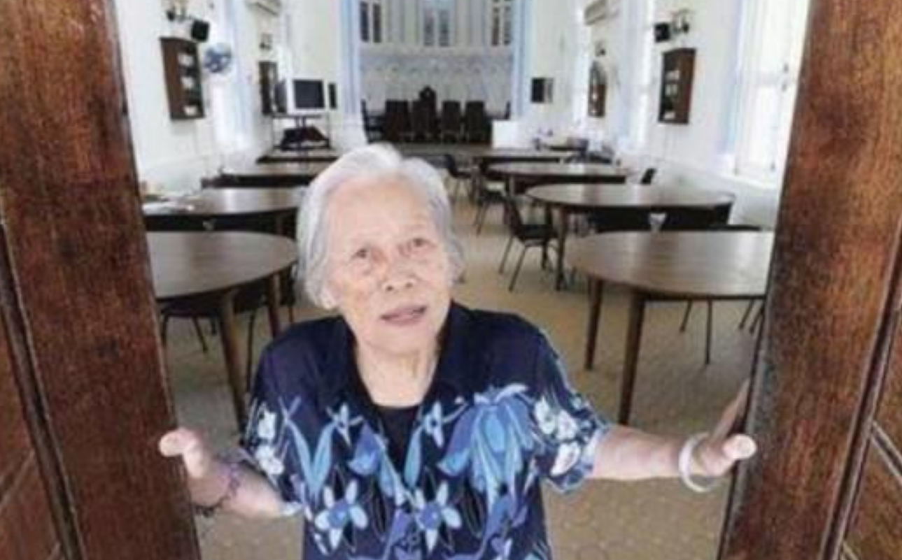 保洁员一生只会写5个字，82岁被授予院士称号，成为香港大学之宝