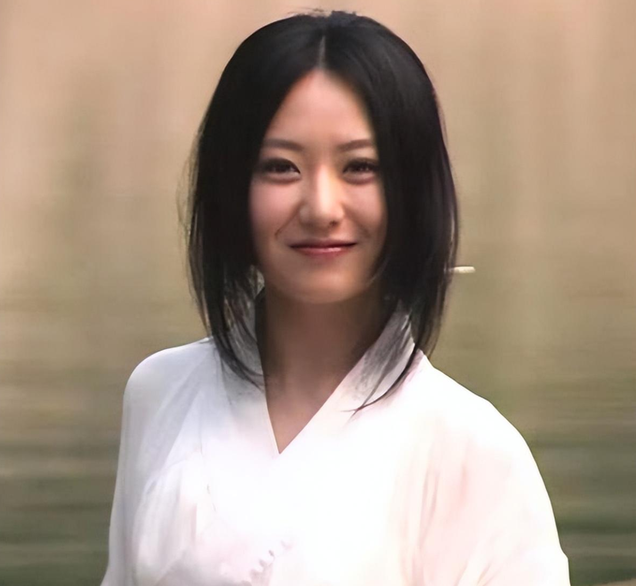 白冰个人资料简介 白冰网红的个人简介 - 促十二百科