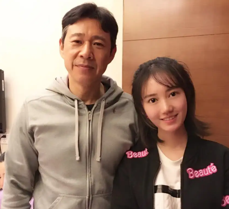 张丰毅霍凡尽管霍凡说了很多自己不好的地方,但在张丰毅看来,他都是"