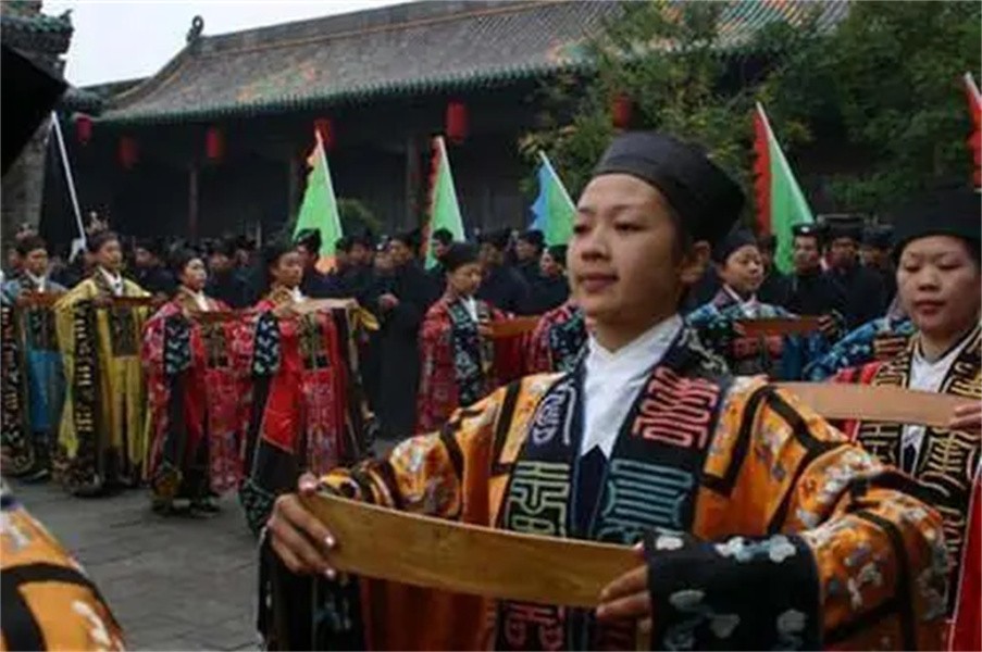 23岁女道士：9月9日我将飞升，时辰到却没死，为保面子用蛇自尽