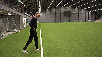 足球怎么踢得远且快（这三个错误使你跑得更慢）