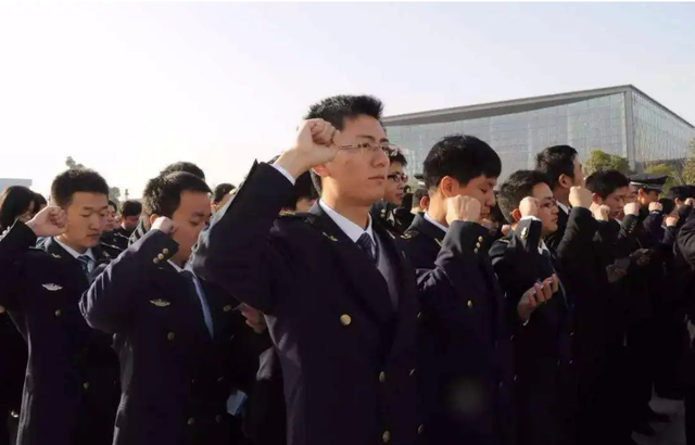 “写不好字不称职”，巩汉林建议公务员考书法，考公网友不淡定了