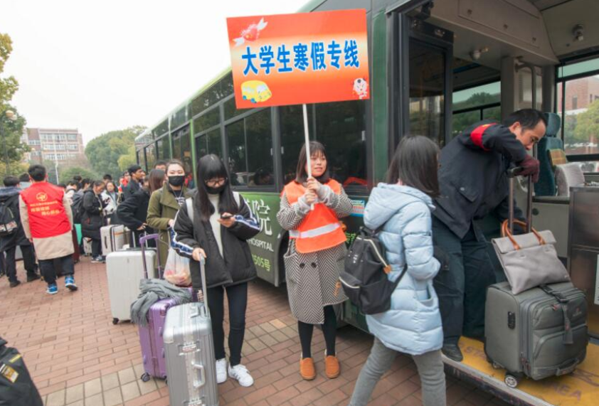 多所高校“紧急”叫停放假，官方倡导就地过年，还有一个好消息