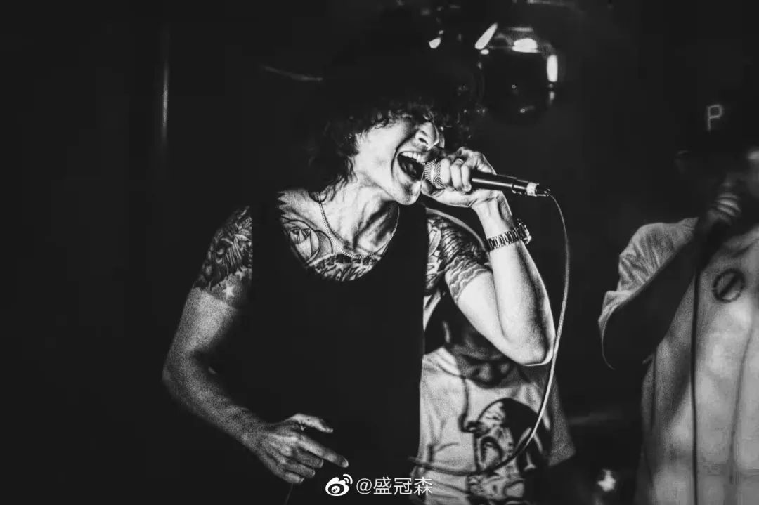 10岁因《家有儿女》出道，23岁结婚，他还是《星汉灿烂》的肖世子