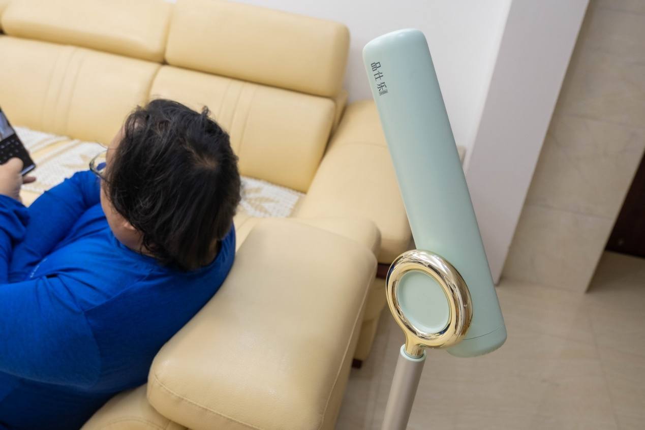 吹风机不用手，双出风口干发更快，品仕乐立式吹风机体验