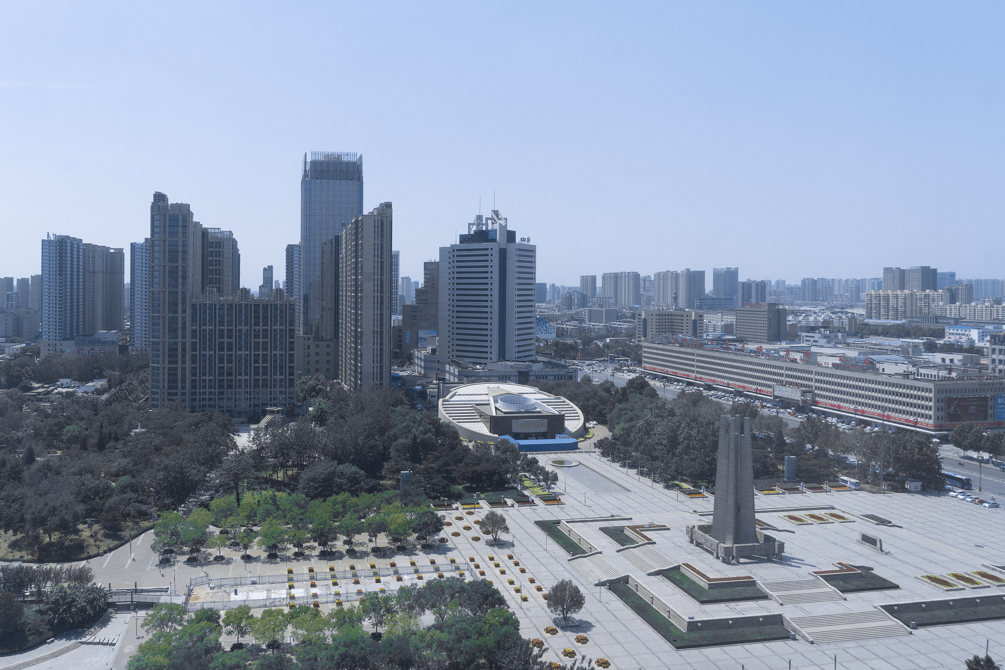 烧烤店外，起底“土豪”唐山