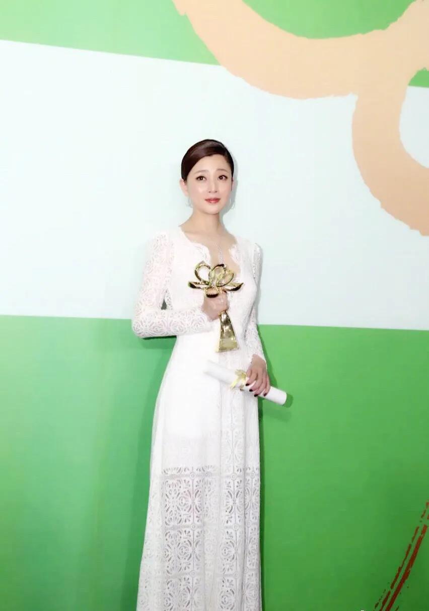 我愿意放弃一切去爱女演员殷桃