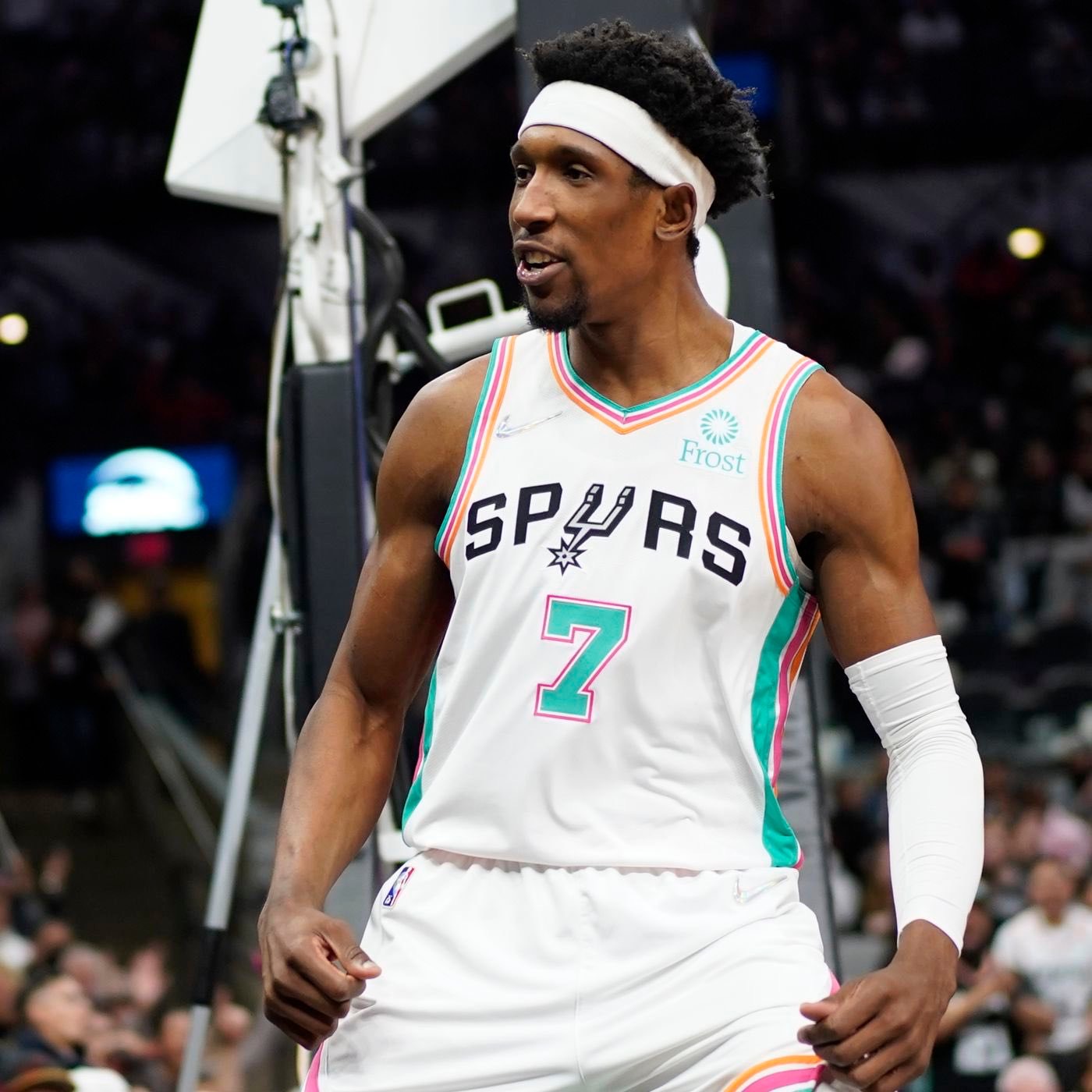 nba球员信息(NBA最新消息！湖人马刺接近达成交易，威少换回两名侧翼妖人)
