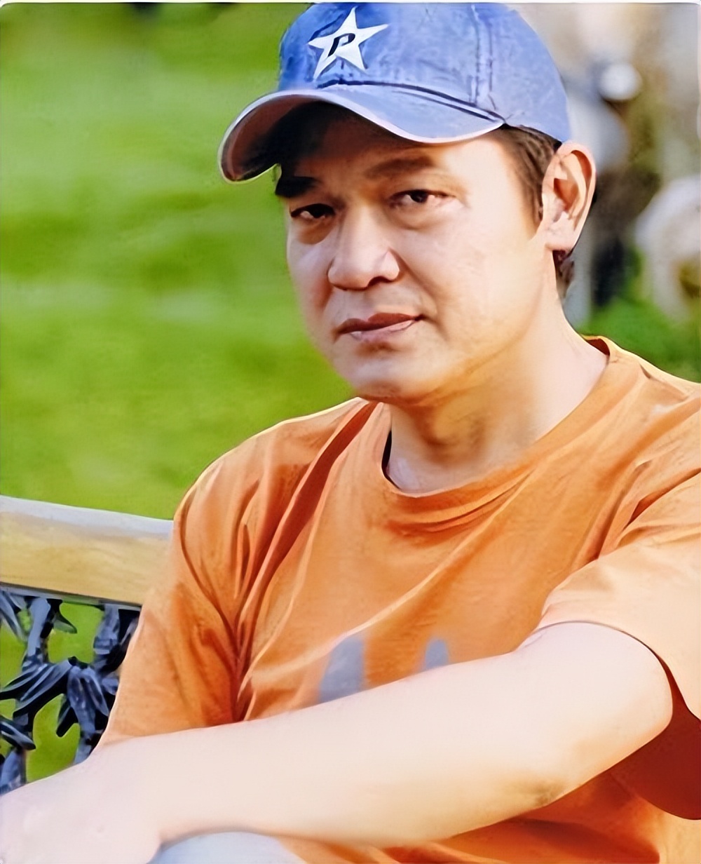 申军谊:为贾妮抛弃相伴6年发妻,为何却与她同居8年不结婚